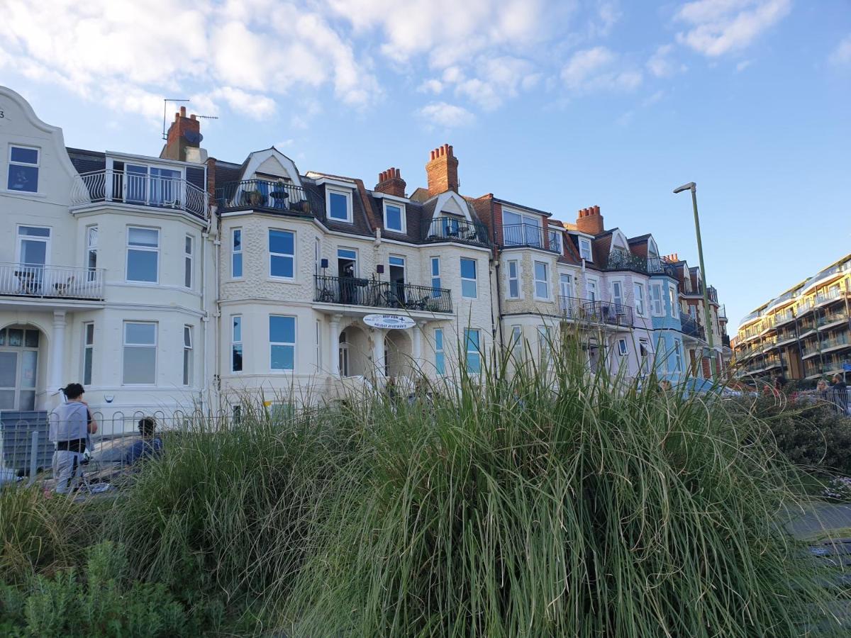 Beachfront Apartment With Bbq Sun Deck Bournemouth Exterior foto