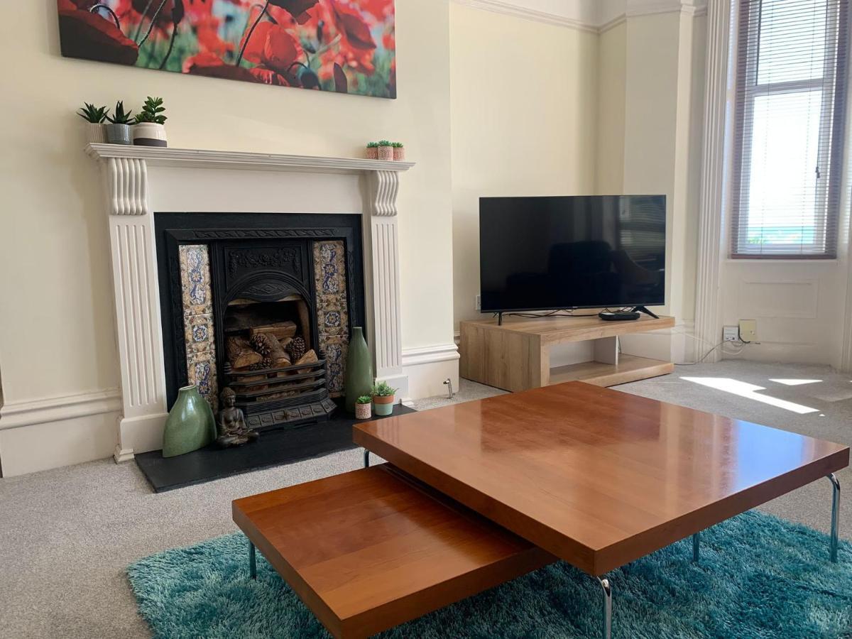 Beachfront Apartment With Bbq Sun Deck Bournemouth Exterior foto