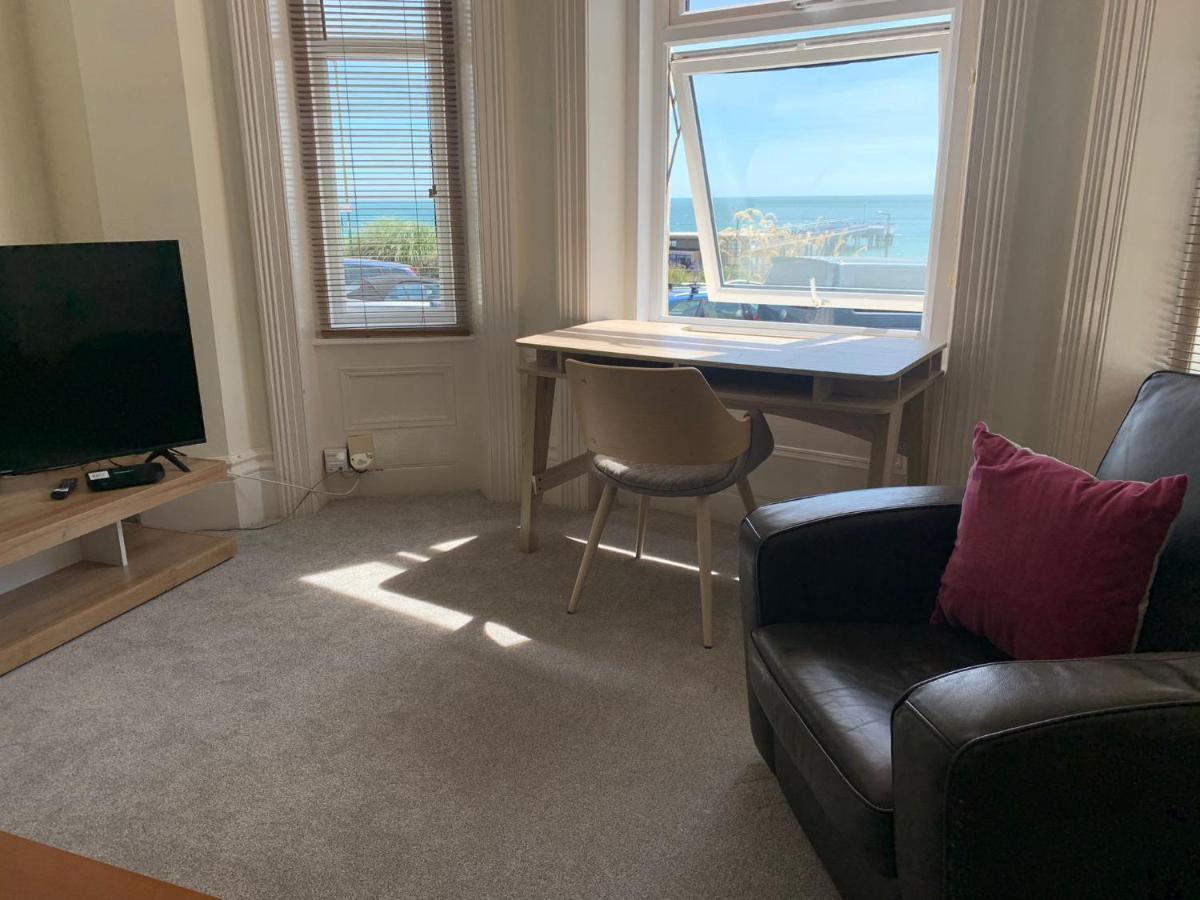 Beachfront Apartment With Bbq Sun Deck Bournemouth Exterior foto