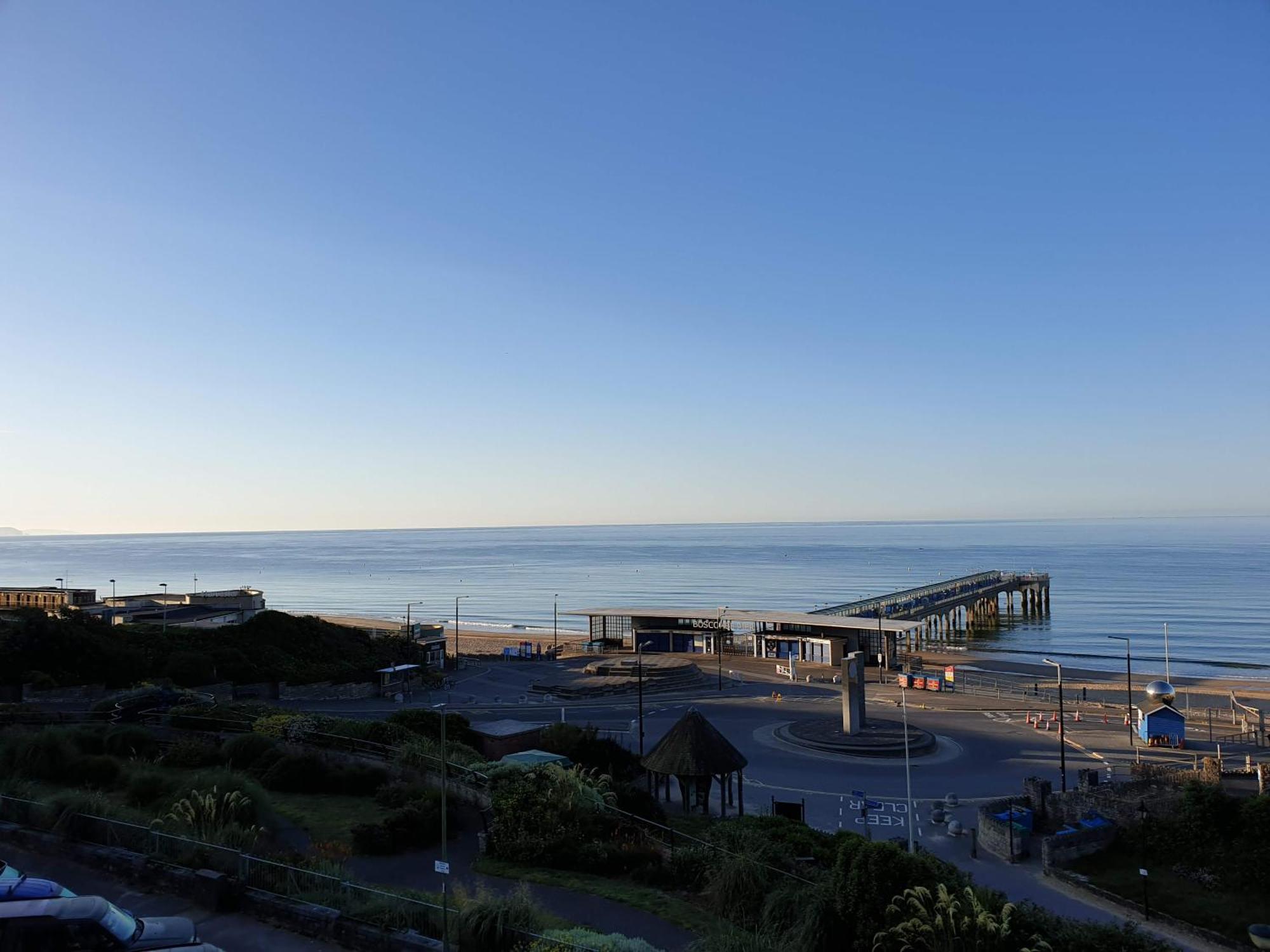 Beachfront Apartment With Bbq Sun Deck Bournemouth Exterior foto